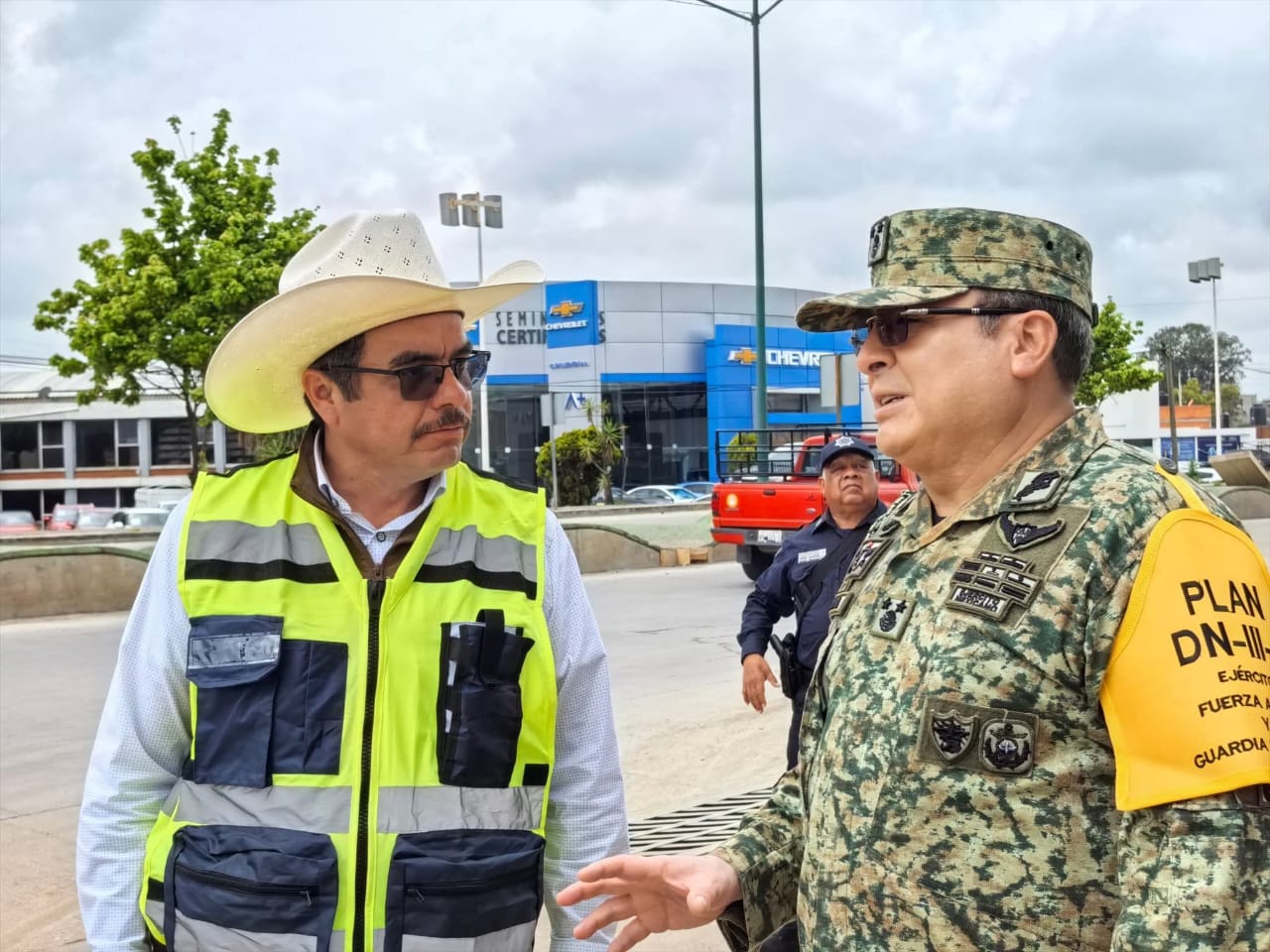 AUTORIDADES MUNICIPALES Y 23/A ZONA MILITAR RECORREN ZONAS AFECTADAS POR LLUVIAS EN YAUHQUEMECAN