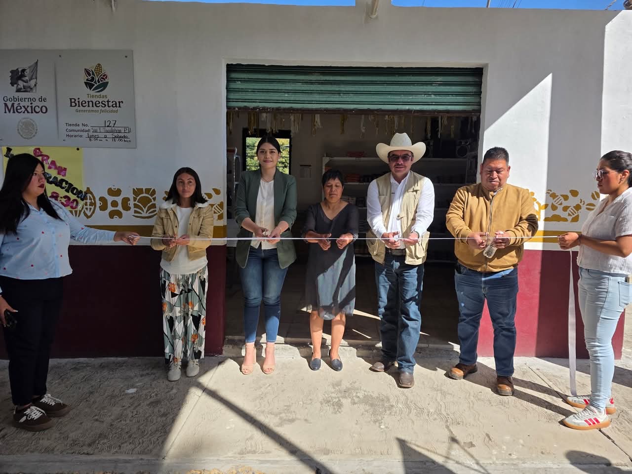 Inaugura Alcalde David Vega Tienda Bienestar en Tlacuilohcan.