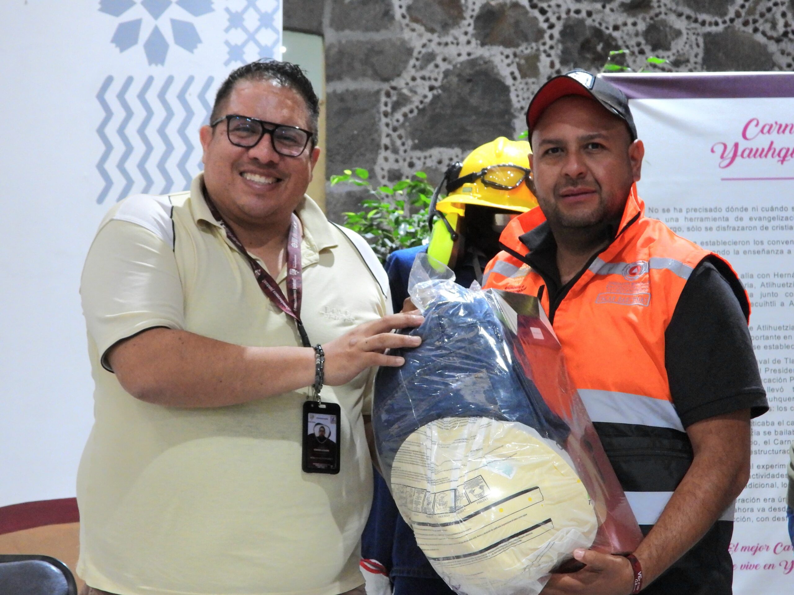 En Yauhquemehcan equipan a voluntarios contra incendios