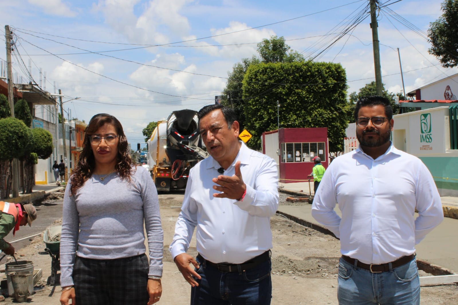 SUPERVISA IDELFONSO CARRO ROLDÁN AVANCE DE LA REHABILITACIÓN CON CONCRETO HIDRÁULICO EN LA AVENIDA JUÁREZ DE PANOTLA